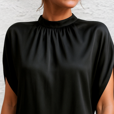 TRUDY – elegant, figursmickrande klänning
