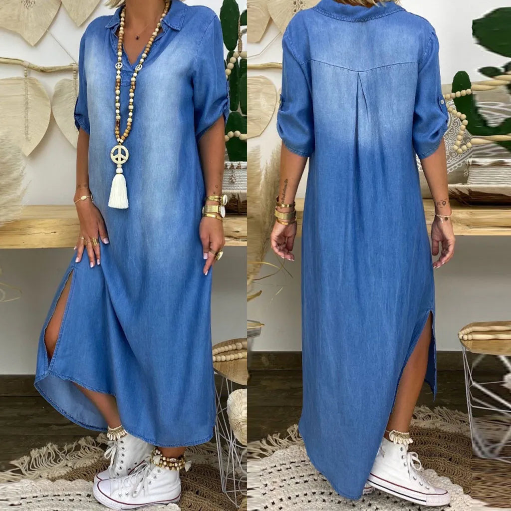 Lea | Lång klänning i jeanslook med slits i sidan