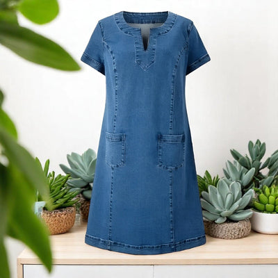 Julia | Mjuk Denimklänning med Fickor Fram